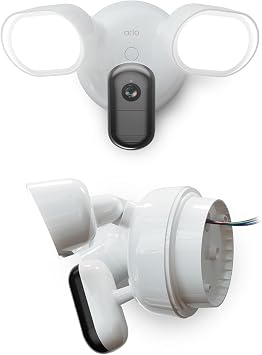 Arlo Floodlight 2K con cavo, Telecamera Wi-Fi da esterno, 2K HDR, Grandangolo 160°, Visione notturna a colori, Sirena d’allarme, Fino a 2000 lumen, Prova di Arlo Secure, 2 telecamere